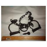 LONG CHAIN SHACKLES W / KEY LONG CHAIN SHACKLES W / KEY