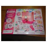 KID'S NAIL POLISH MAKER KIT
