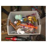 TOTE OF OUTDOOR DECOR / CHIMES & ETC