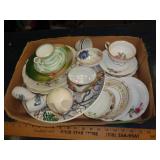 LOT OF GLASSWARE