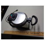 WAFFLE MAKER