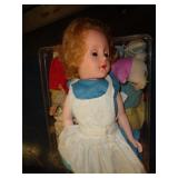 LOT OF DOLLS