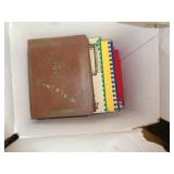 LOT OF COOK BOOKS / UT