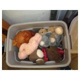 TOTE OF STUFFED ANIMALS