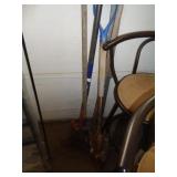 LOT OF LONG HANDLE TOOLS / W LOT OF LONG HANDLE TOOLS / W