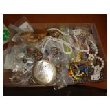 LOT OF COSTUME JEWELRY LOT OF COSTUME JEWELRY
