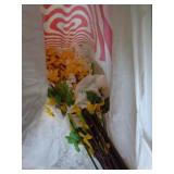 LOT OF ARTIFICIAL FLOWERS / ST LOT OF ARTIFICIAL FLOWERS / ST