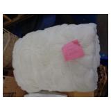 CHENILLE BEDSPREAD 80X92 CHENILLE BEDSPREAD 80X92