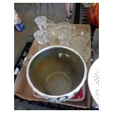 LOT OF MIXED GLASSWARE LOT OF MIXED GLASSWARE