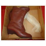 WOMENS BOOTS SZ 8.5 WOMENS BOOTS SZ 8.5