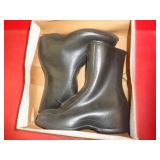 YOUTH BOOTS SZ 12 YOUTH BOOTS SZ 12