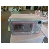 POTTERY BARN KIDS MICROWAVE 12X7 / FRT POTTERY BARN KIDS MICROWAVE 12X7 / FRT
