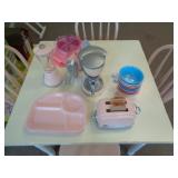 LOT OF POTTERY BARN KIDS APPL. & DISHES / FRT LOT OF POTTERY BARN KIDS APPL. & DISHES / FRT