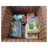 MIXED LOT OF BASEBALL & FOOTBALL CARDS MIXED LOT OF BASEBALL & FOOTBALL CARDS