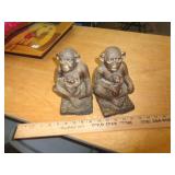 2 MONKEY FIGURES 2 MONKEY FIGURES