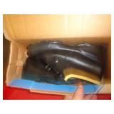 LACCROSSE GALOSHES SZ 9 LACCROSSE GALOSHES SZ 9