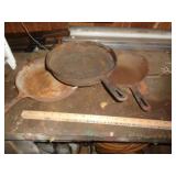3 CAST IRON SKILLETS 3 CAST IRON SKILLETS