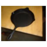 10' CAST IRON SKILLET 10' CAST IRON SKILLET