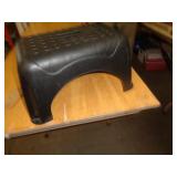 PLASTIC STEP STOOL / UT PLASTIC STEP STOOL / UT