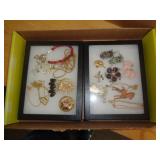 LOT OF COSTUME JEWELRY LOT OF COSTUME JEWELRY