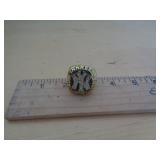 1977 (REPRO) NY YANKEES WORLD CHAMP RING 1977 (REPRO) NY YANKEES WORLD CHAMP RING