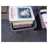 LOT OF BOOKS / G2
