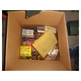LOT OF HAND STAPLE GUNS & STAPLES / SP