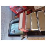 LOT OF BOOKS / G2