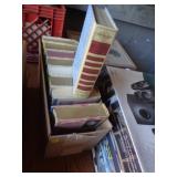 LOT OF BOOKS / G2