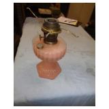 LOT WITH KEROSENE LAMP & GLOBES / SP