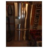 LG REFRIDGERATOR / FREEZER / WORKS & CLEAN / SP