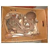 LOT OF VINTAGE TOOLS / CAST IRON / SP