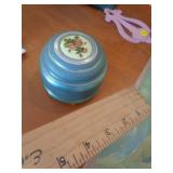 VINTAGE MUSICAL POWDER BOX / WORKS / FR