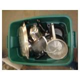 TOTE OF POTS & PANS / UT