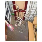 2 METAL RACKS / RW