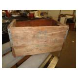 VINTAGE WOOD BEVERAGE CRATE / UT