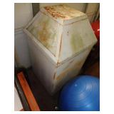 HEAVY METAL TRASH BIN / RW HEAVY METAL TRASH BIN / RW