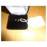 10KT GOLD RING SZ 6.5 / 1.4 GRAMS 10KT GOLD RING SZ 6.5 / 1.4 GRAMS