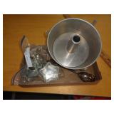 BUNDT PAN & COOKIE CUTTERS BUNDT PAN & COOKIE CUTTERS