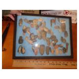 COLLECTION OF ARROWHEADS & FLINT IN CASE COLLECTION OF ARROWHEADS & FLINT IN CASE