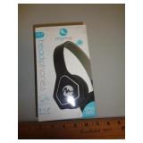 WIRED HEADPHONES / BLACK WIRED HEADPHONES / BLACK