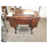 VINTAGE WHITES SEWING MACHINE HVY CAST IRON BASE VINTAGE WHITES SEWING MACHINE HVY CAST IRON BASE