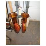 2 - METAL VASES & WELCOME SIGN / W 2 - METAL VASES & WELCOME SIGN / W