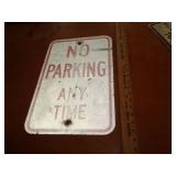 METAL NO PARKING SIGN / UT METAL NO PARKING SIGN / UT