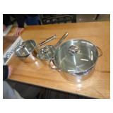 SET OF 3 POTS W LIDS SET OF 3 POTS W LIDS