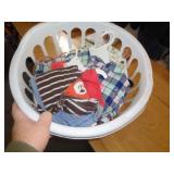 BASKET OF KIDS CLOTHES / UT BASKET OF KIDS CLOTHES / UT