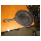#7 CAST IRON SKILLET #7 CAST IRON SKILLET