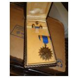WWII COFFIN CASE AIR MEDAL SET WWII COFFIN CASE AIR MEDAL SET