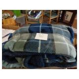 LARGE PLUSH BLANKET