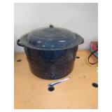 GRANITEWARE POT